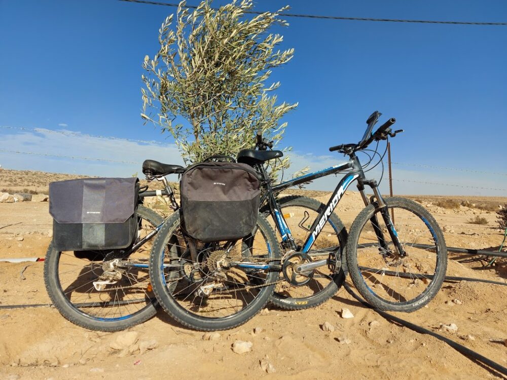 לרכיבת מרחקים/קמפינג ונשיאת ציוד,